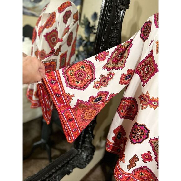 Chico's Trumpet Sleeve Silky Blouse Size Large - Picture 2 of 4